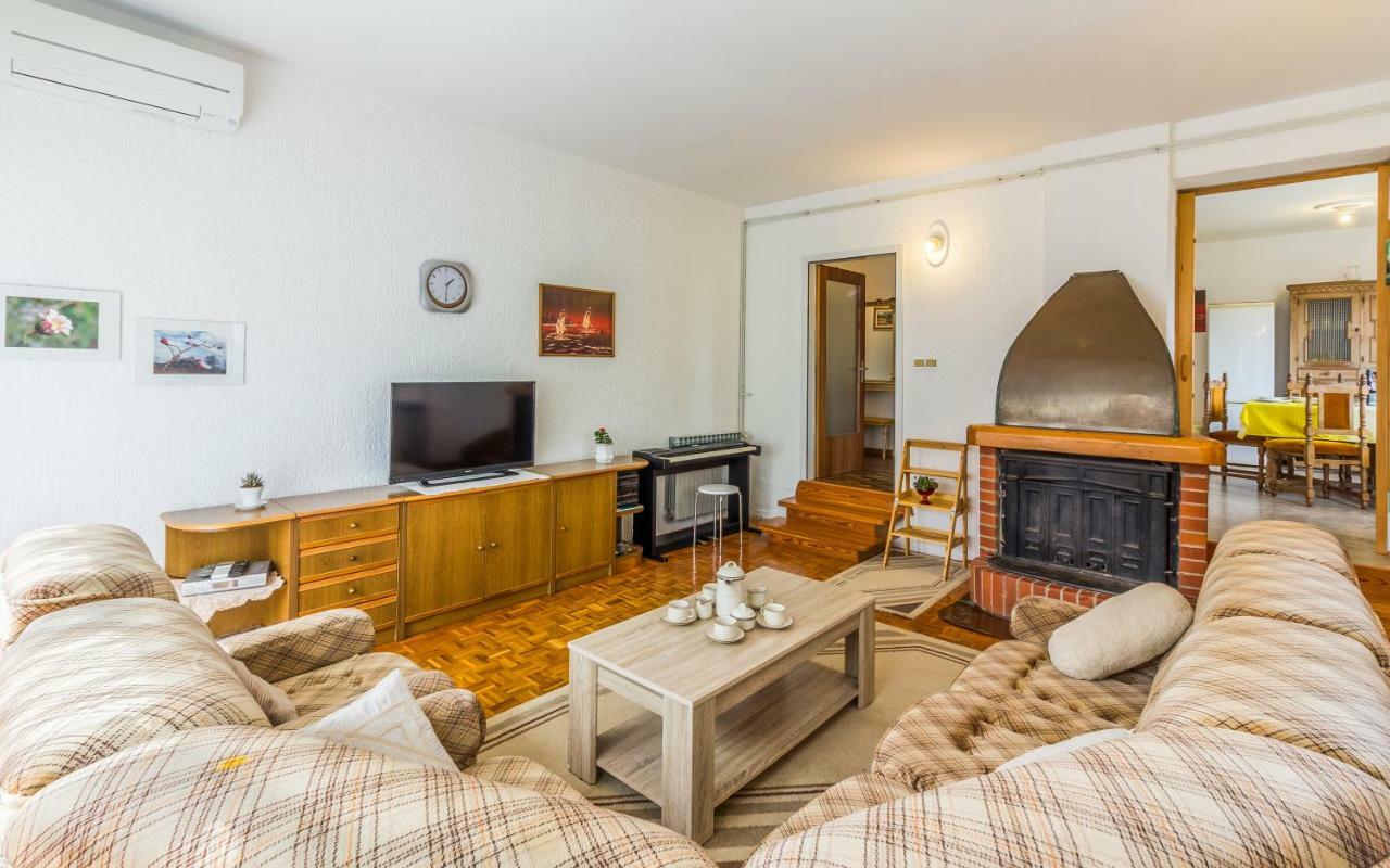Three-bedroom Meden Appartamento *