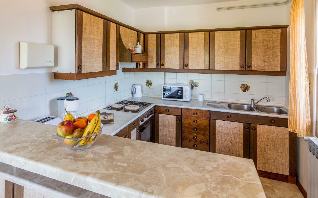 Three-bedroom Meden Appartamento *