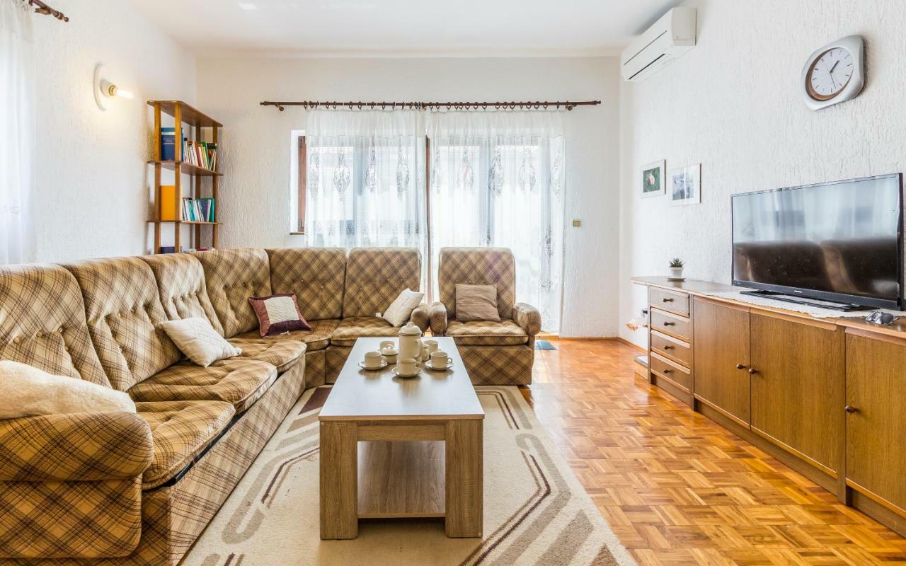 Three-bedroom Meden Appartamento *